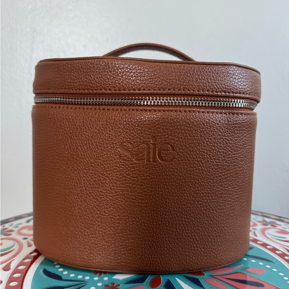 Saie Vanity Case in Brown